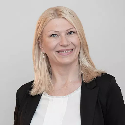 Ivana Đ. — Profesor jezika u Akademiji Oxford Ivana Đ.